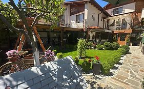 Niki House